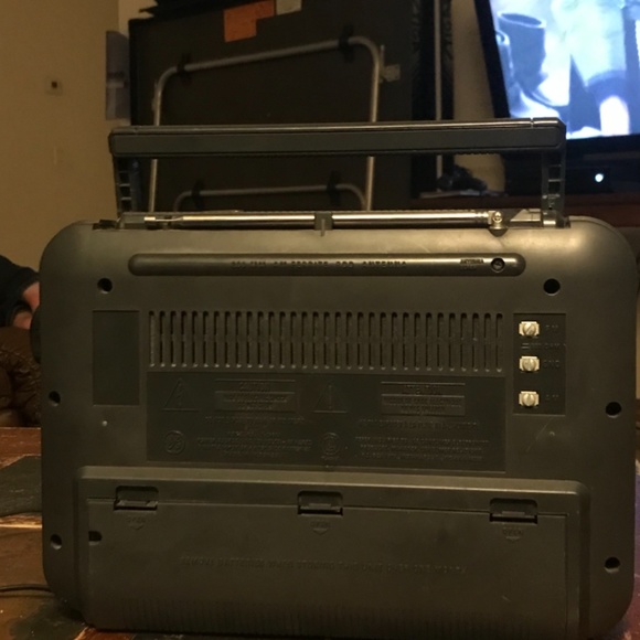 Radio - Picture 3 of 6